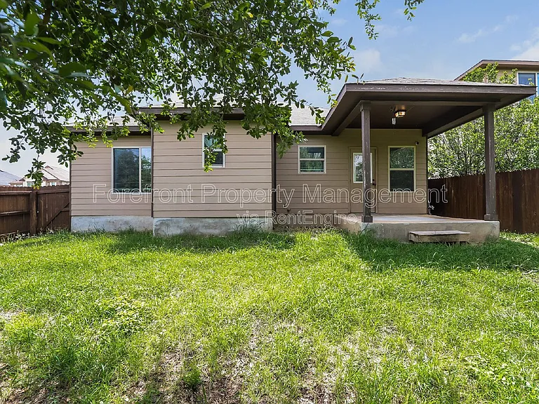1330 Plaza Lake Dr — Photo 3
