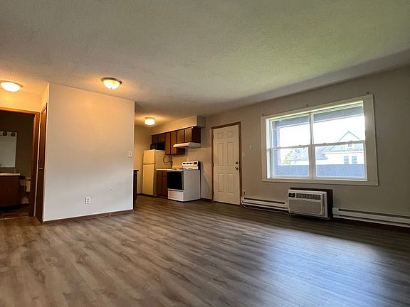 3rd image of 917 4th St S #10240788