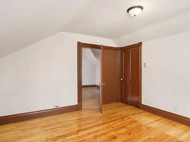 375 Erie St — Photo 10