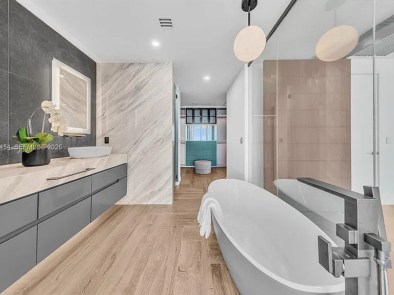 888 Biscayne Blvd #5704 — Photo 31