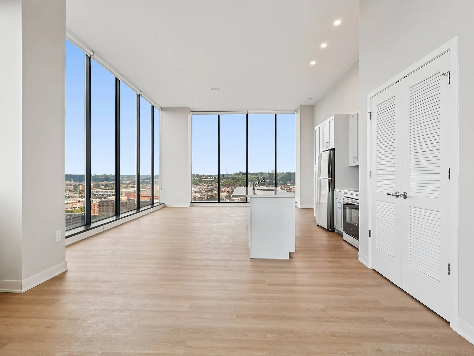 7 West 7th Apartments — Photo 4