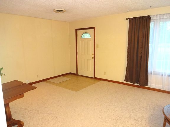 3rd image of 26 Sauk Trl