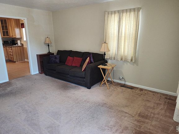 3rd image of 739 Vivian St