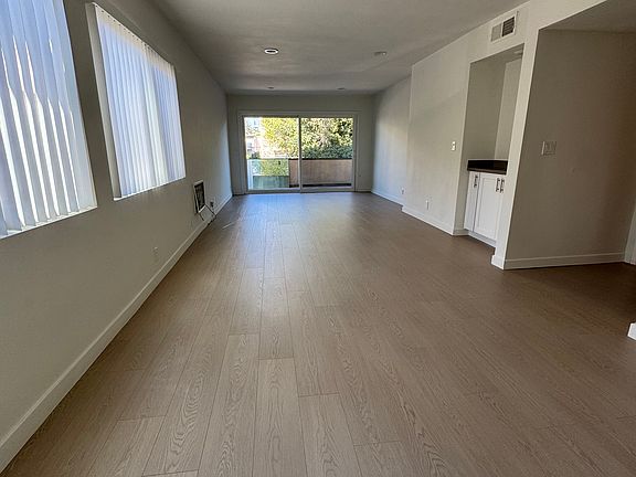 3rd image of 1937 Pelham Ave APT 3