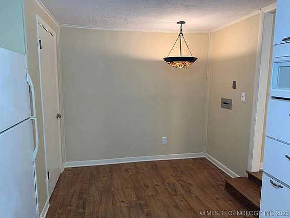 4th image of 701 E 11th St