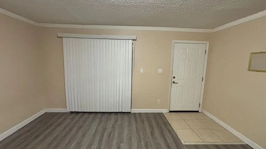 2 bed, 948 sqft, $1,600 — Photo 3