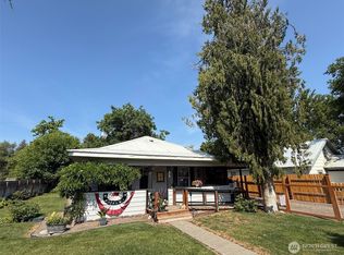 416 S Cedar St, Omak, WA 98841