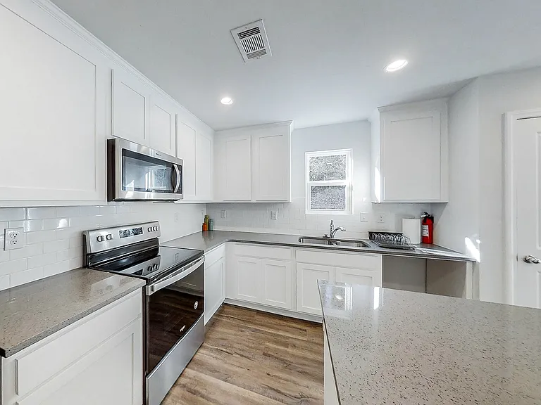 Lotus Ave NW — Photo 10