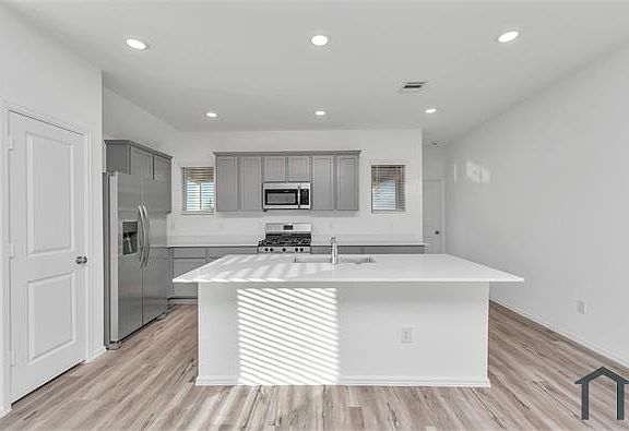 5th image of 7903 Eagle Creek Ln
