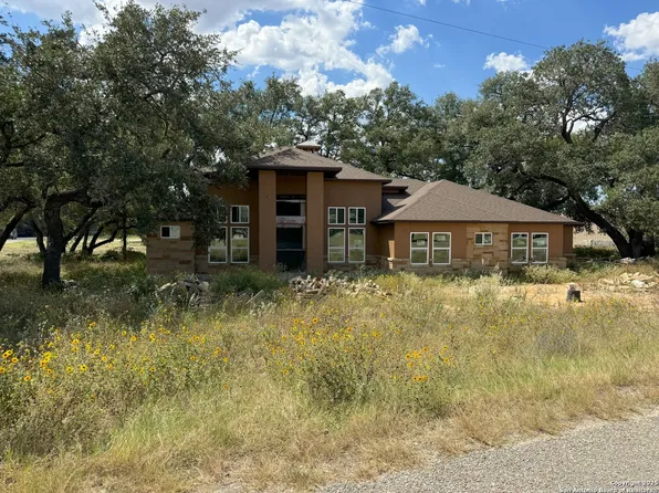 101 VINTAGE RUN DR, La Vernia, TX 78121