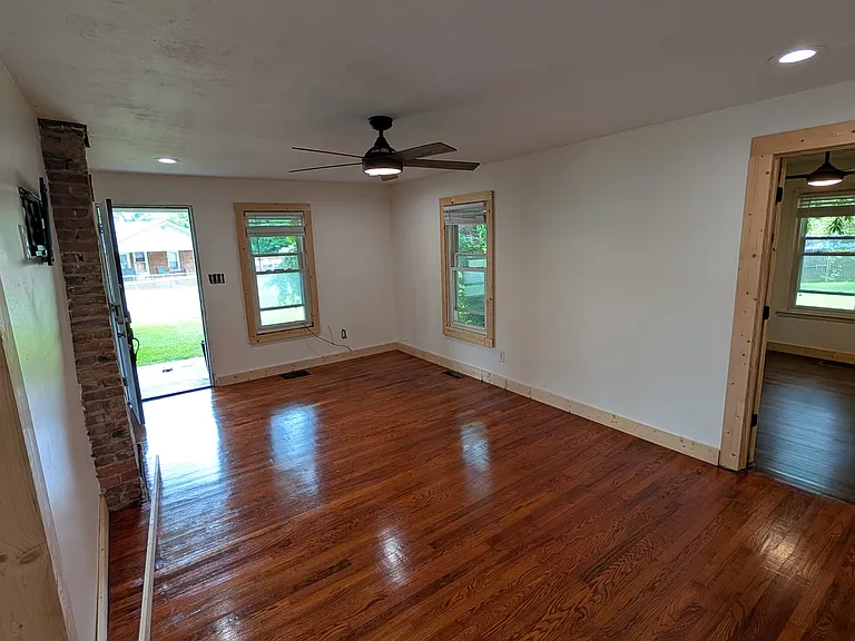 1202 Glynridge St — Photo 4