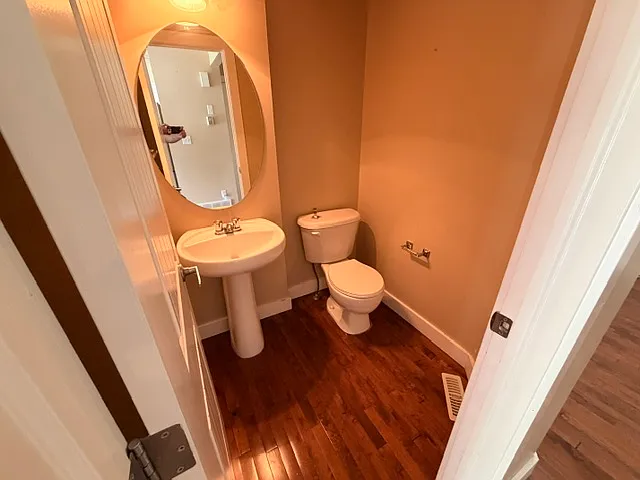 (PN 1342) Beautiful 3-Bedroom Duplex with Bonus Room — Photo 4