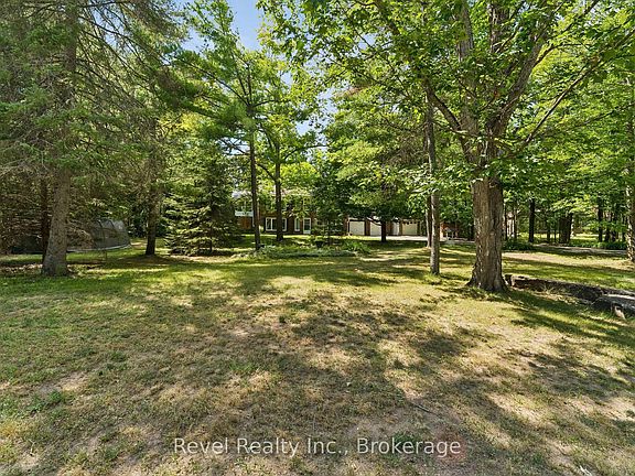 4th image of 18 Bessie Ave S