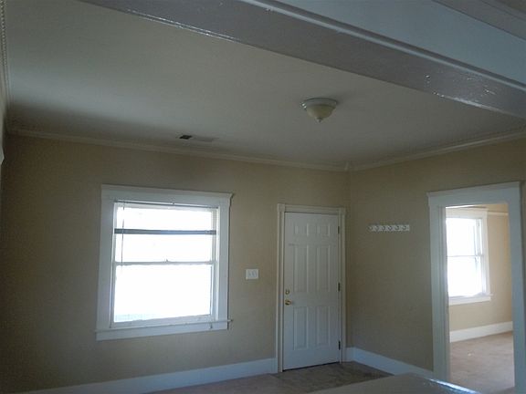 5th image of 324 W Ivy St