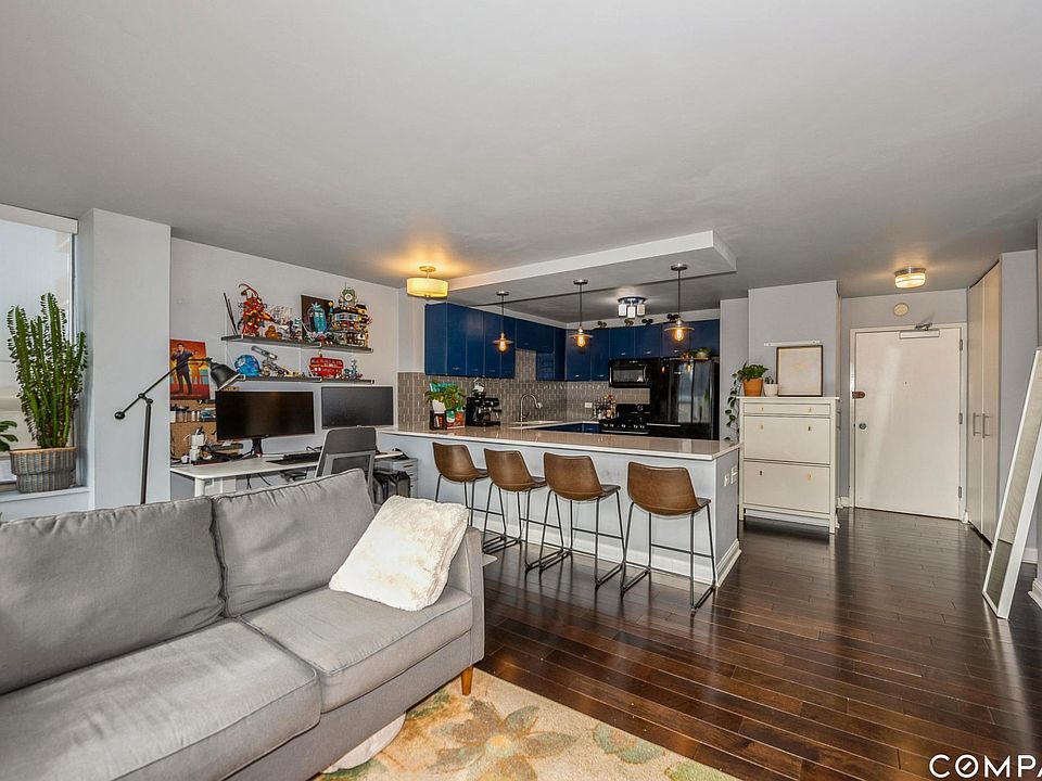 1st image of 1460 Sandburg St #905