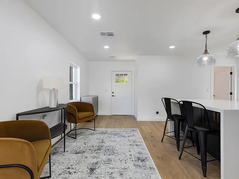 934 S Maple Ave — Photo 4