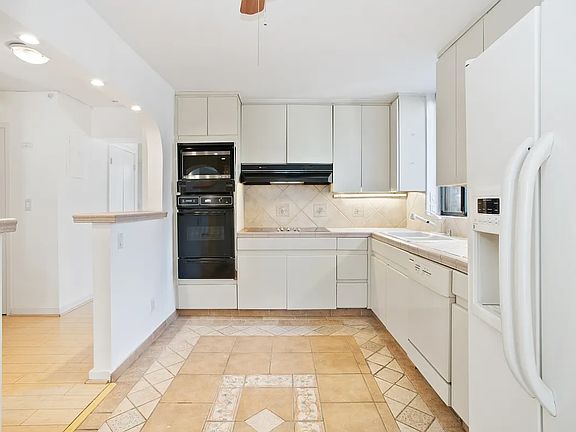 5th image of 303 E 49th St APT 15
