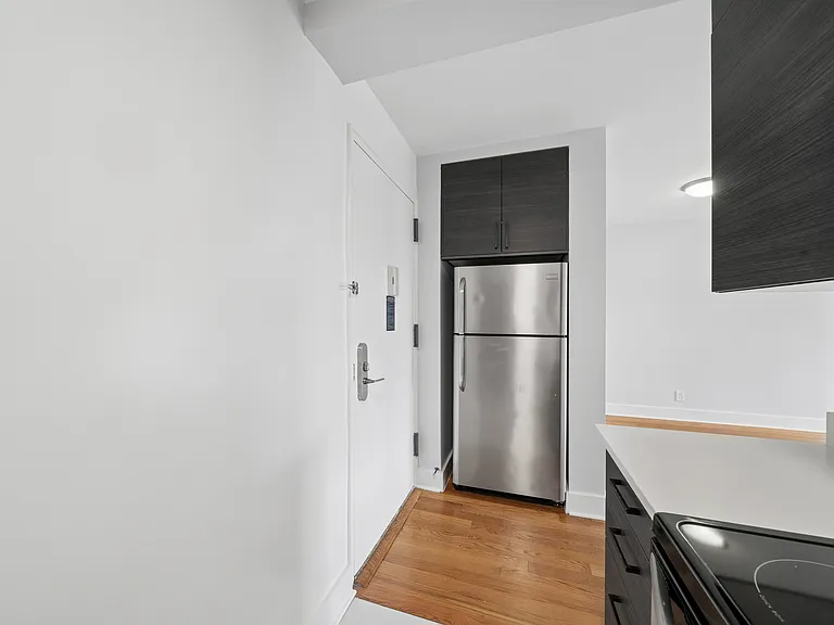 2160 Matthews Ave #7W — Photo 3