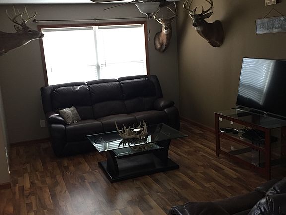 5th image of 450 E Division St