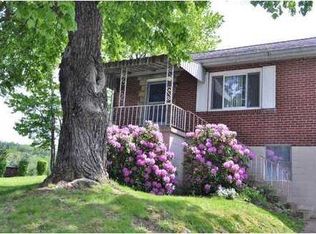 10 Hodgkiss Dr, Mc Kees Rocks, PA 15136