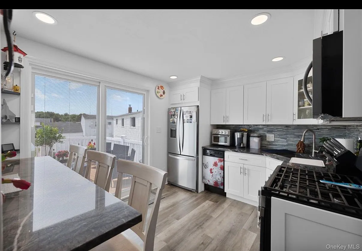 Marilyn Ct, West Babylon — Photo 1