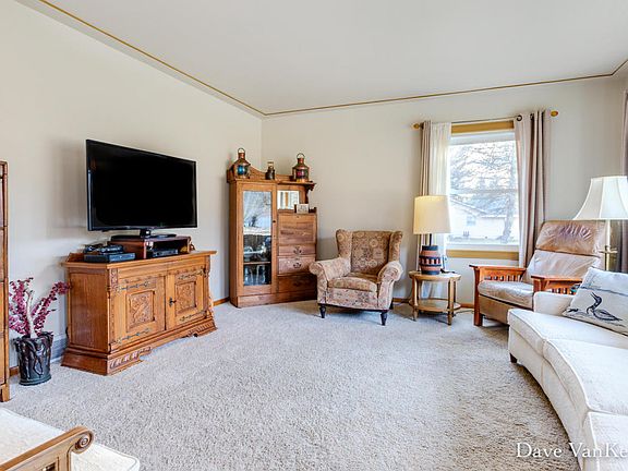 4th image of 13319 Vergennes St SE