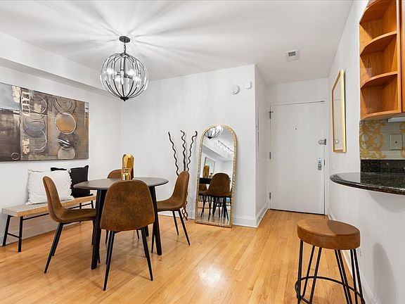 4th image of 2045 N Larrabee St APT 7102
