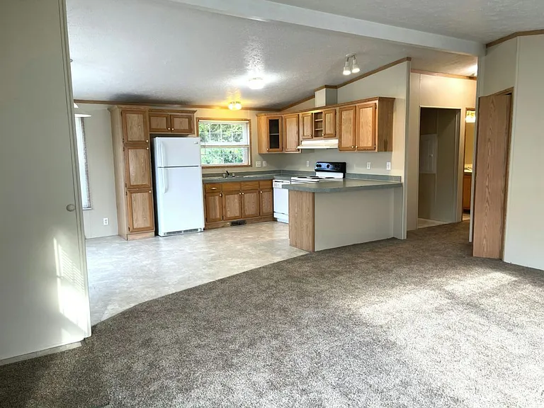 83 Brenner Ct — Photo 5