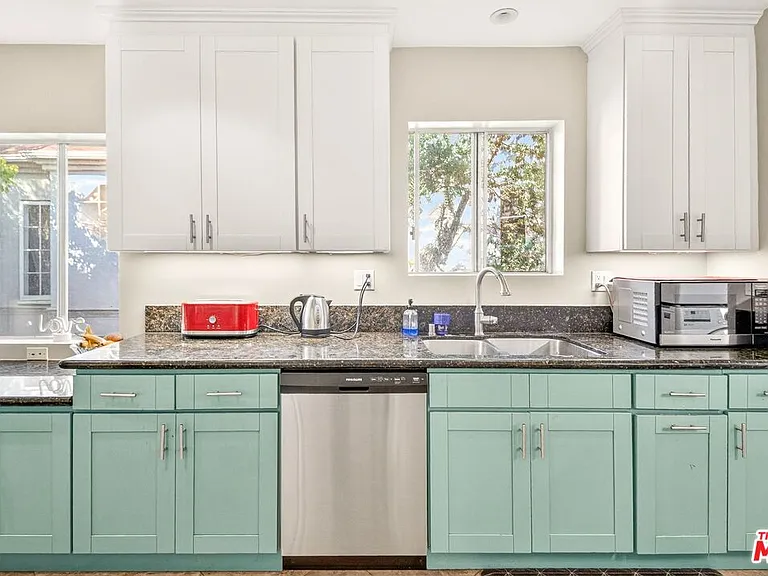 9928 Robbins Dr — Photo 21