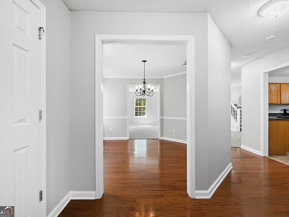 5th image of 1883 Simmons Ln