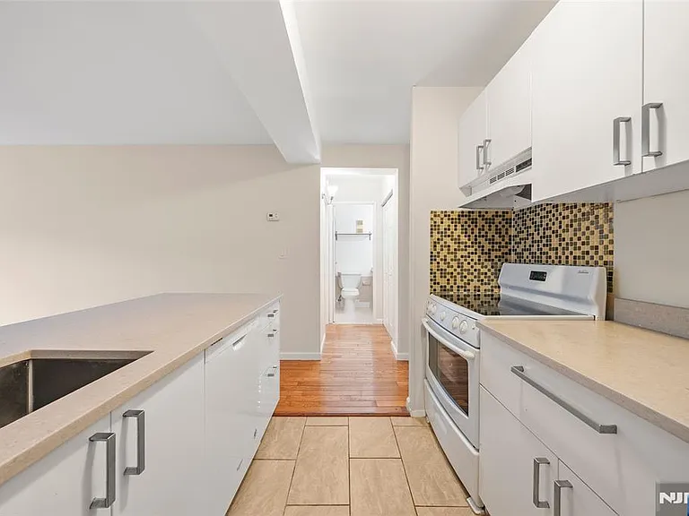 333 Grand Ave — Photo 3