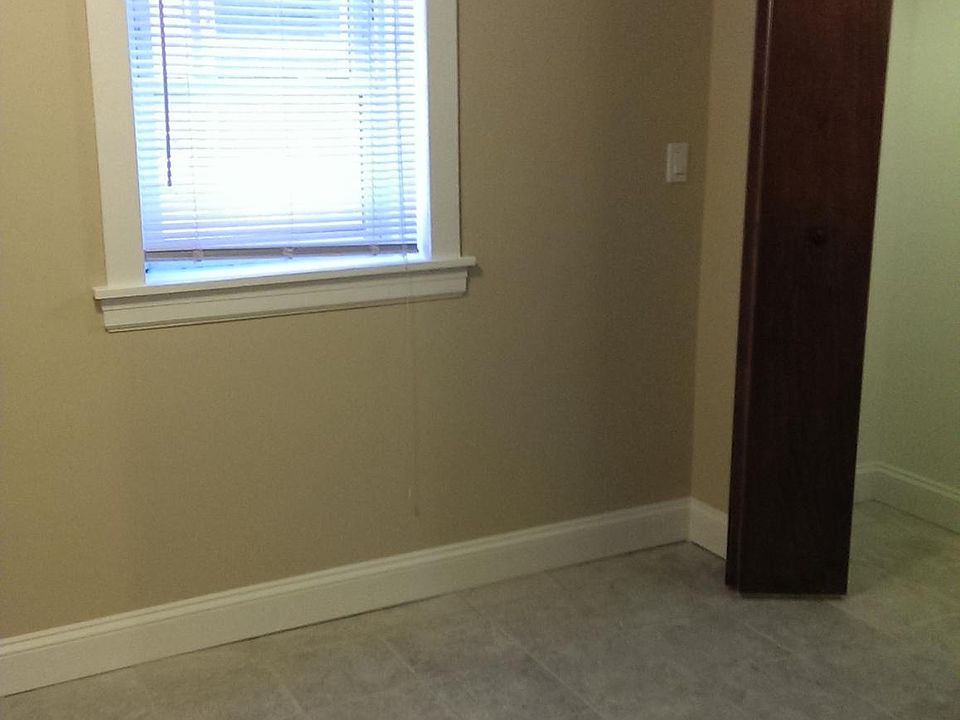 Large Queen Sized Bedroom