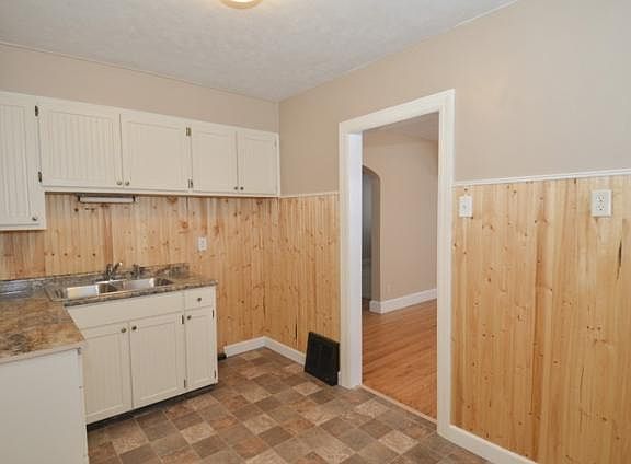 3rd image of 1325 College St