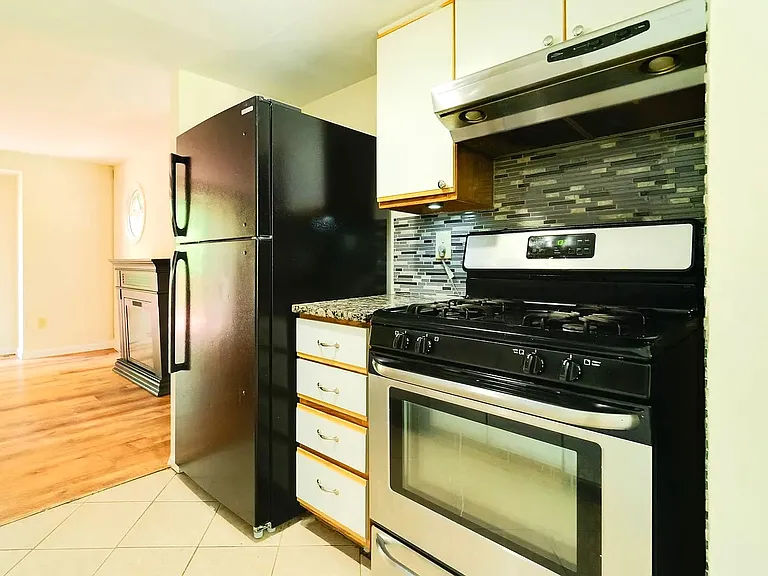 5494 Endicott Ln — Photo 12