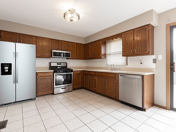 5th image of 1201 Longford St