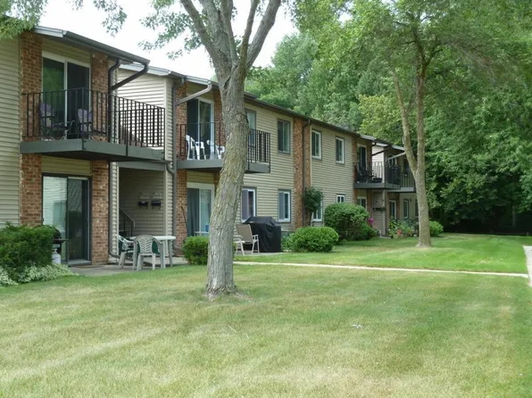 W170N11569 Armada Dr, Germantown, WI 53022