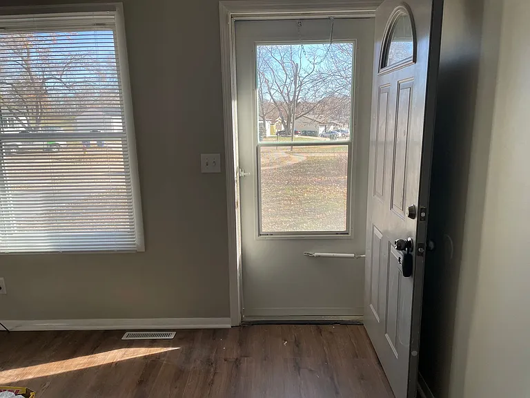 7504 Diane Ct — Photo 4