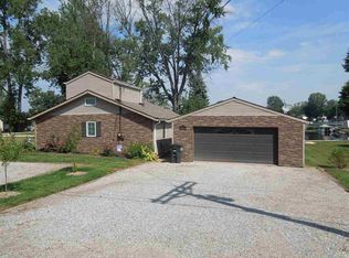 1215 E 700 S, Wolcottville, IN 46795