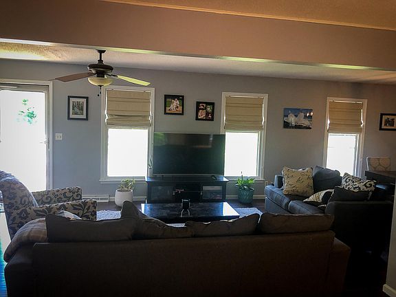 3rd image of 629 N Lake Dr