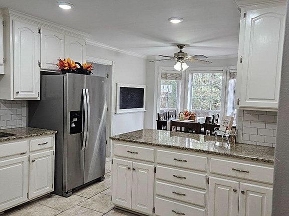 4th image of 345 Crossgate Dr