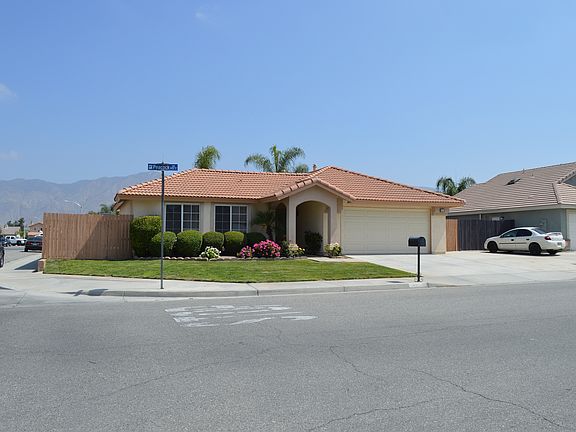 2nd image of 905 Peacock Dr