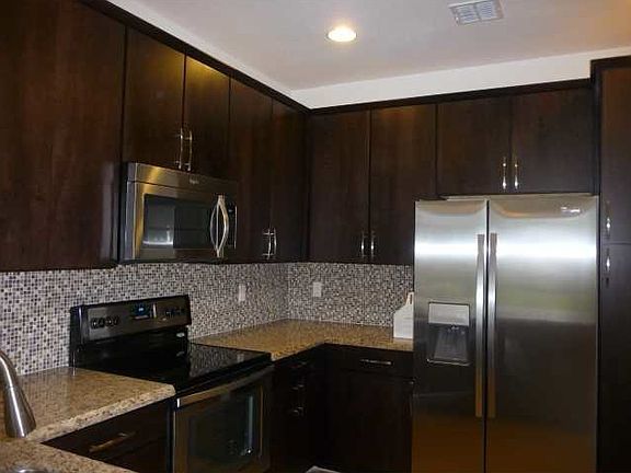 5th image of 113 Riverwalk Cir E