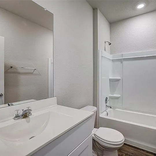 4 bed, 2351 sqft, $900 — Photo 3