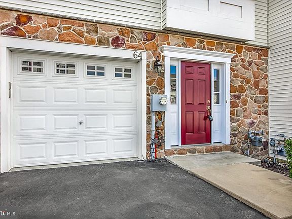2nd image of 64 Narragansett Ln