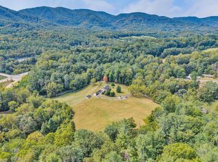5678 S Roselawn Rd, Roanoke, VA 24018