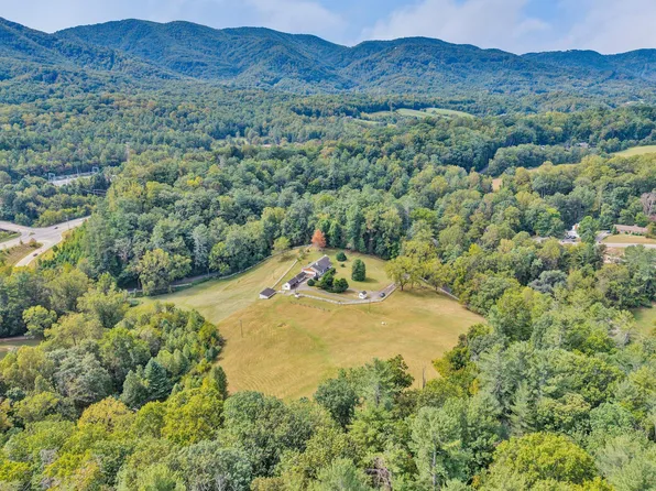 5678 S Roselawn Rd, Roanoke, VA 24018