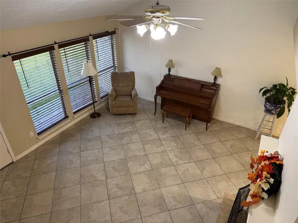 316 Old Course Dr, Friendswood, TX 77546