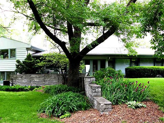 2nd image of 1095 Cherry Ave