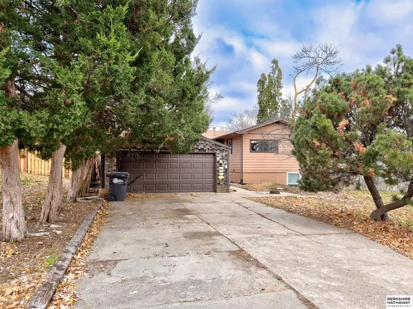 8824 Seward St, Omaha, NE 68114