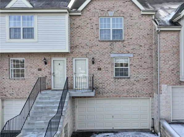 305 Berrington Ct, Bethel Park, PA 15102